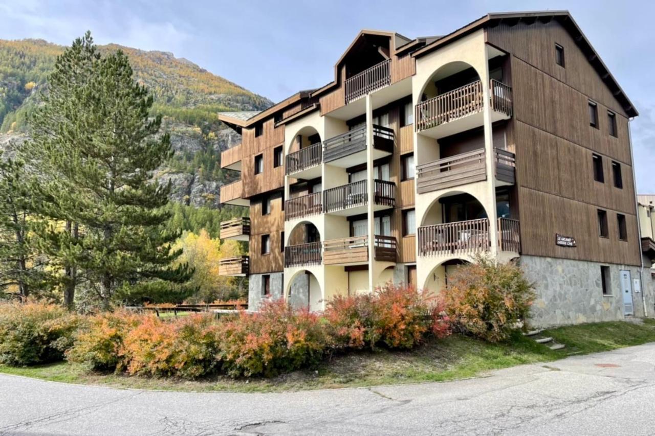 Apartment 37m Near The Center Of *